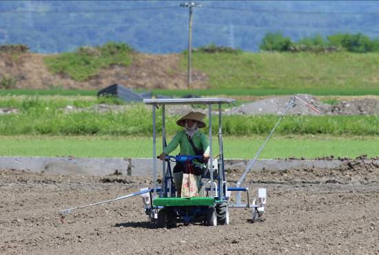 Solar seeding machine Solar seeding machine