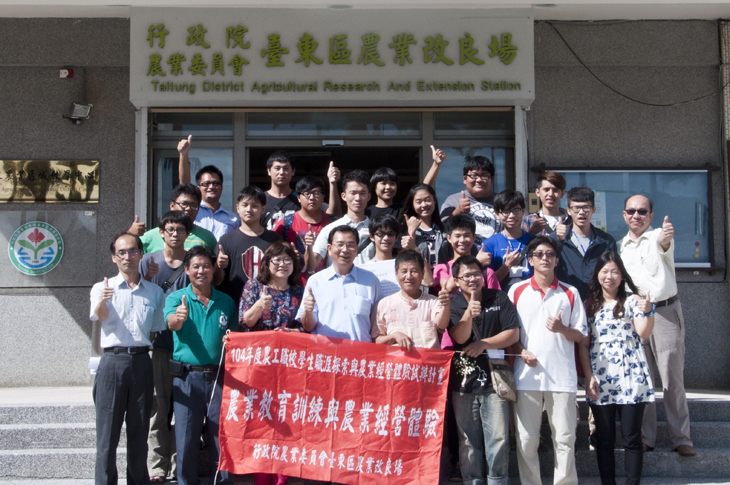 Group photo of participating students, speakers, farmers, and TTDARES staff.