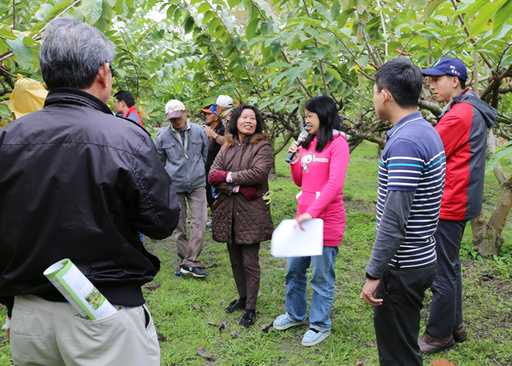 Growers learning on-site.