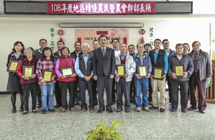 Group photo of Director Chen and all who attended.