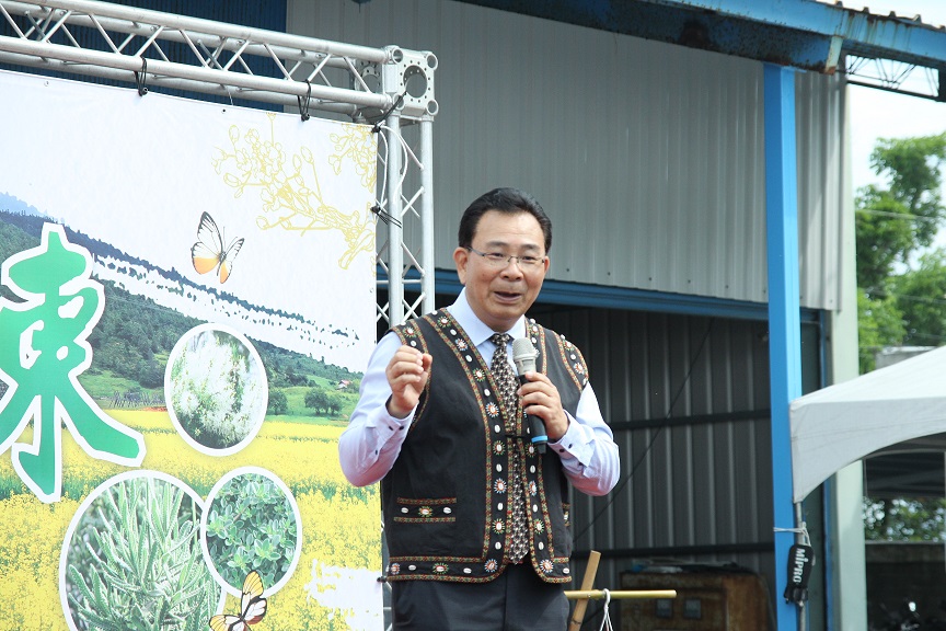 TTDARES Director Chen Hsin-Yen hosts the opening.