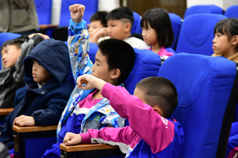 Students listened attentively and asked questions.