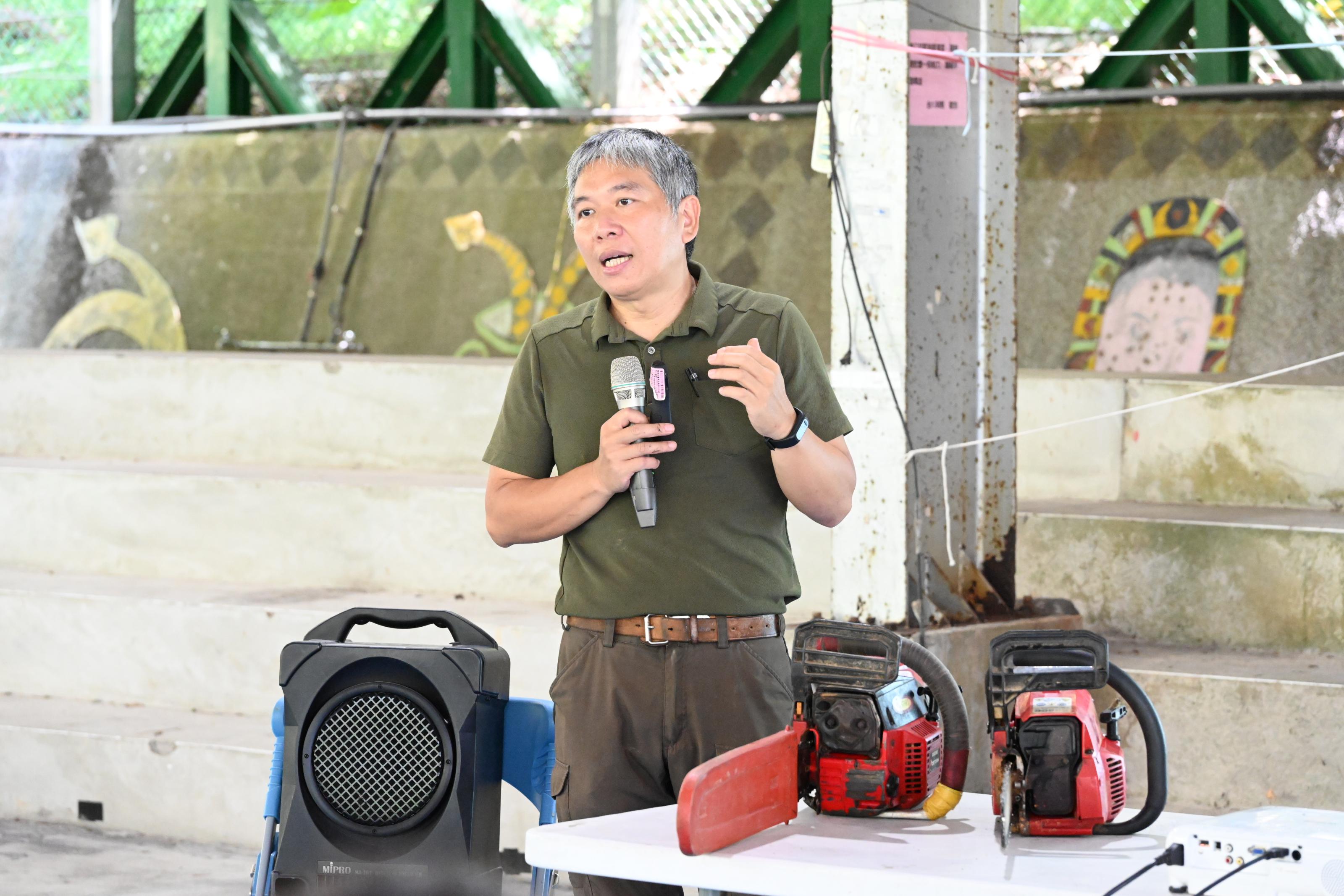 黃政龍副研究員介紹農機檢修及維護重點