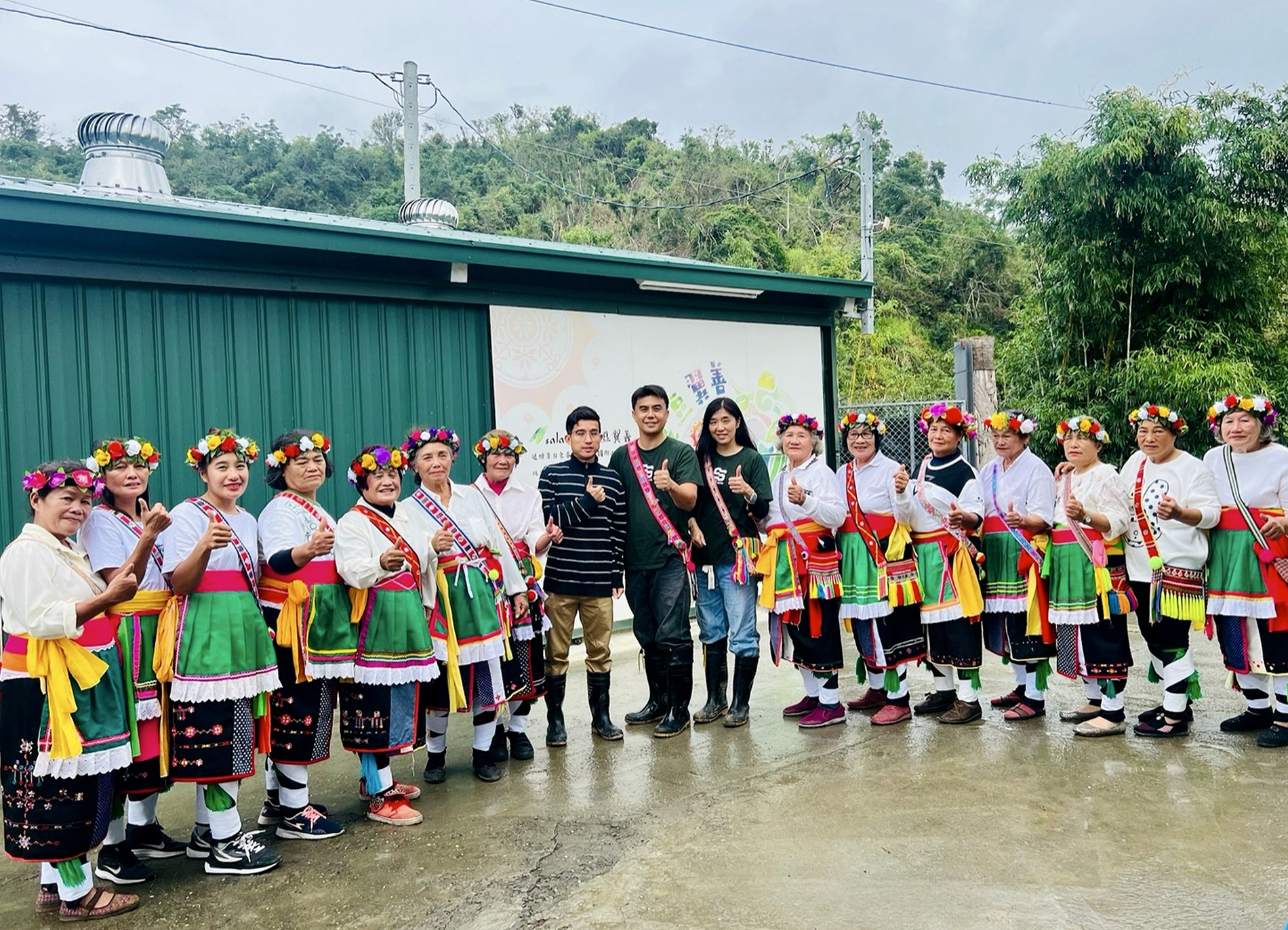 在張豪傑與其團隊的帶領下,「SALAMA有機智慧農場」逐步吸引部落青年返鄉投入農業,為部落注入新的生機。 在張豪傑與其團隊的帶領下,「SALAMA有機智慧農場」逐步吸引部落青年返鄉投入農業,為部落注入新的生機。