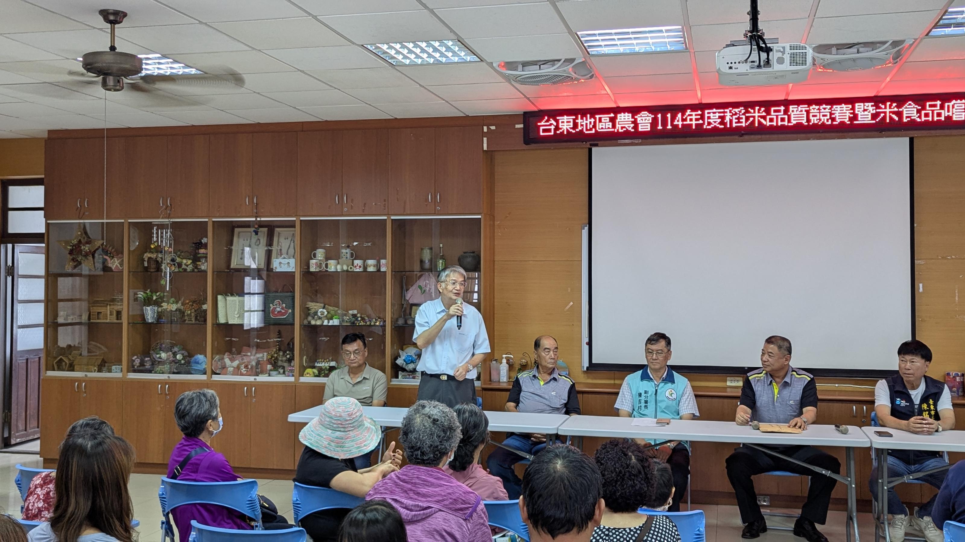臺東農改場盧柏松副場長嘉勉農友在全國賽為臺東地區的稻米爭取好成績
