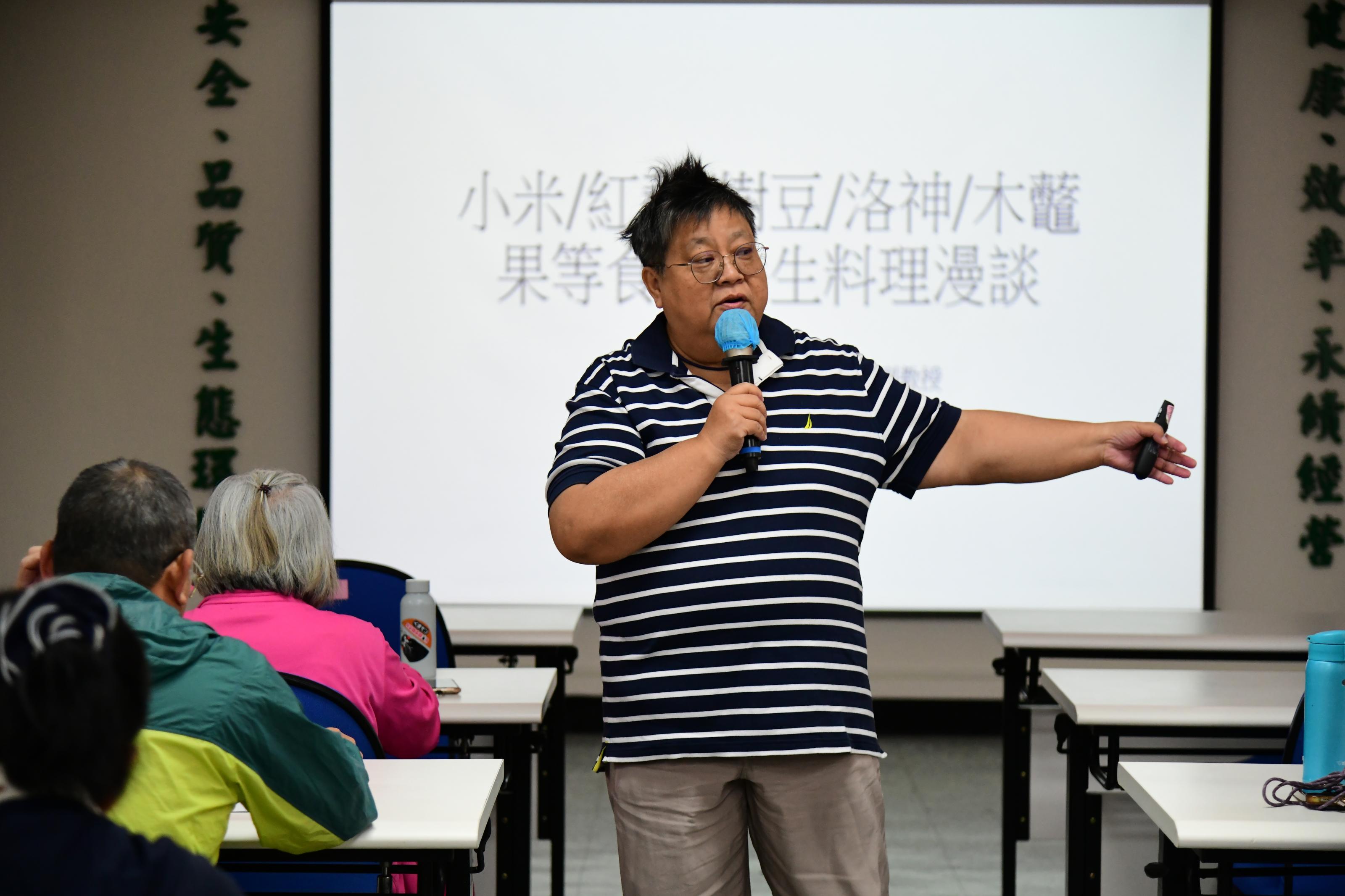 臺東專科學校鄒慧芬副教授上課情形