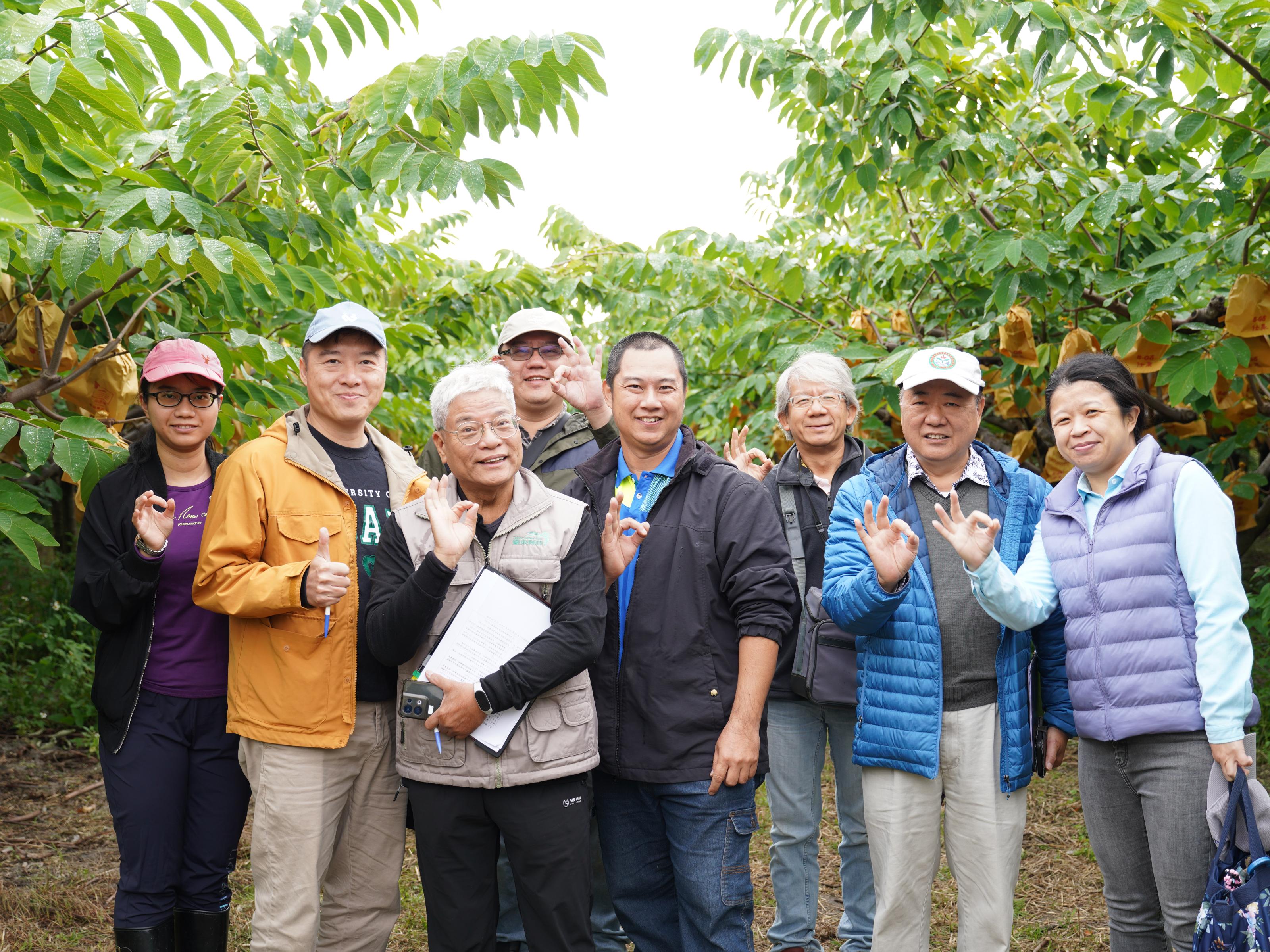果園評鑑委員合影