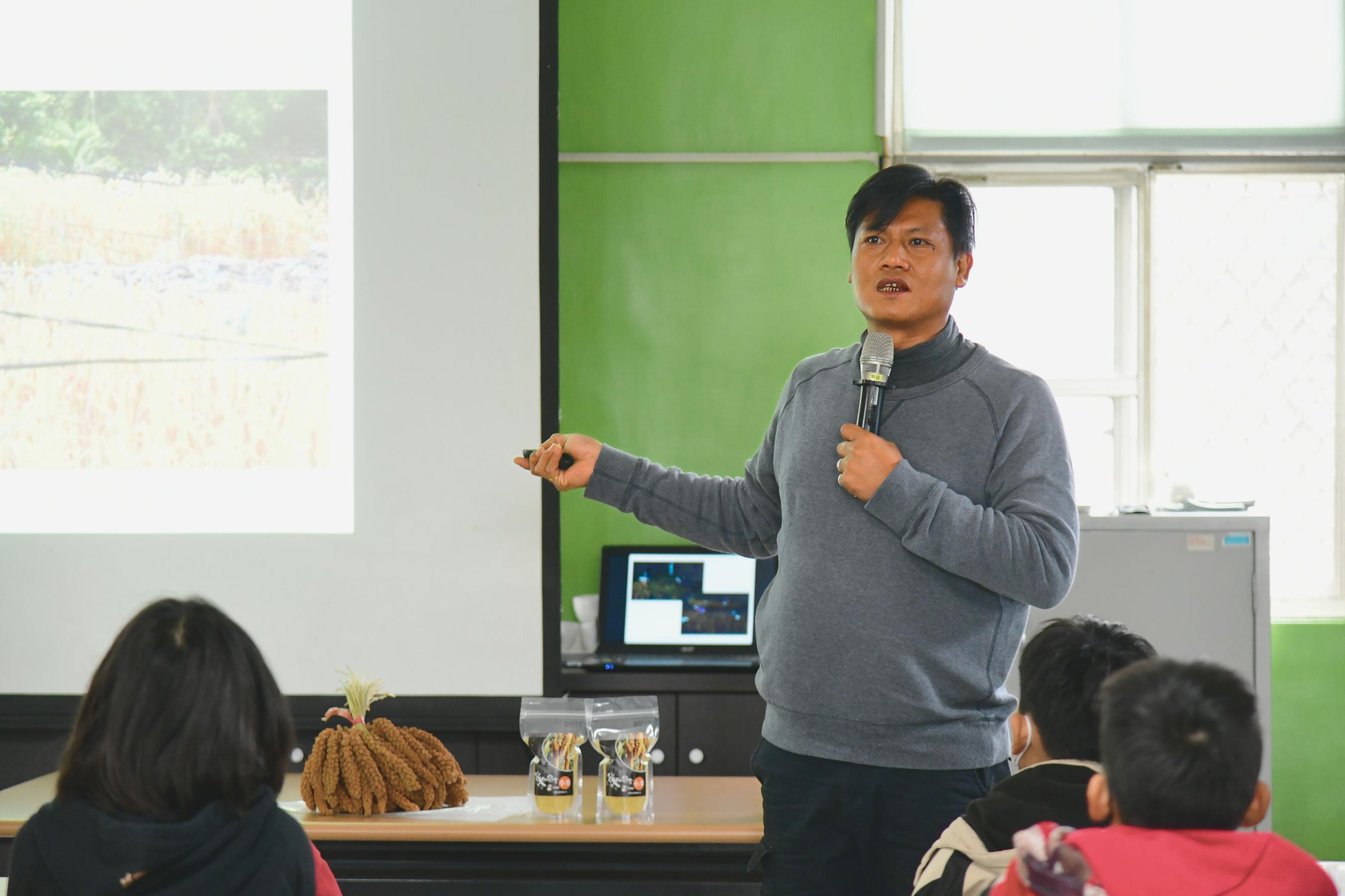 青農林建中講師上課情形