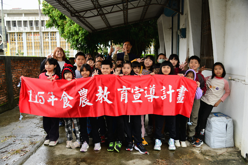 福原國小參與食農課程的師生大合照