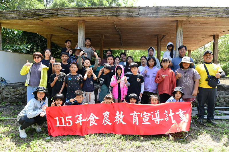 安朔國小參與食農課程的師生大合照