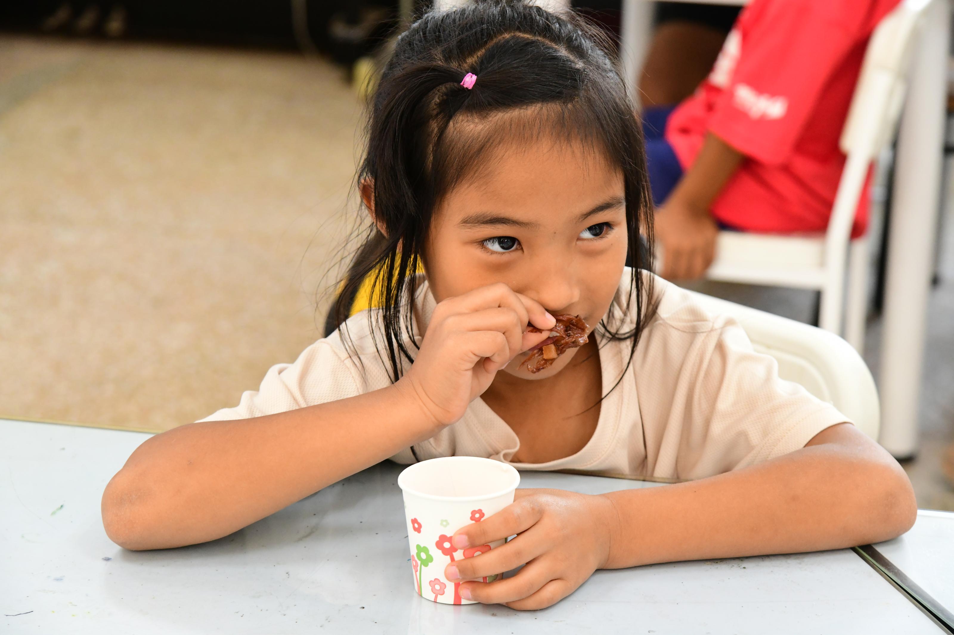 五感體驗品嘗洛神葵蜜餞酸甜味道