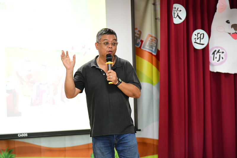 青農呂宏文講師講解洛神葵的栽培知識 青農呂宏文講師講解洛神葵的栽培知識