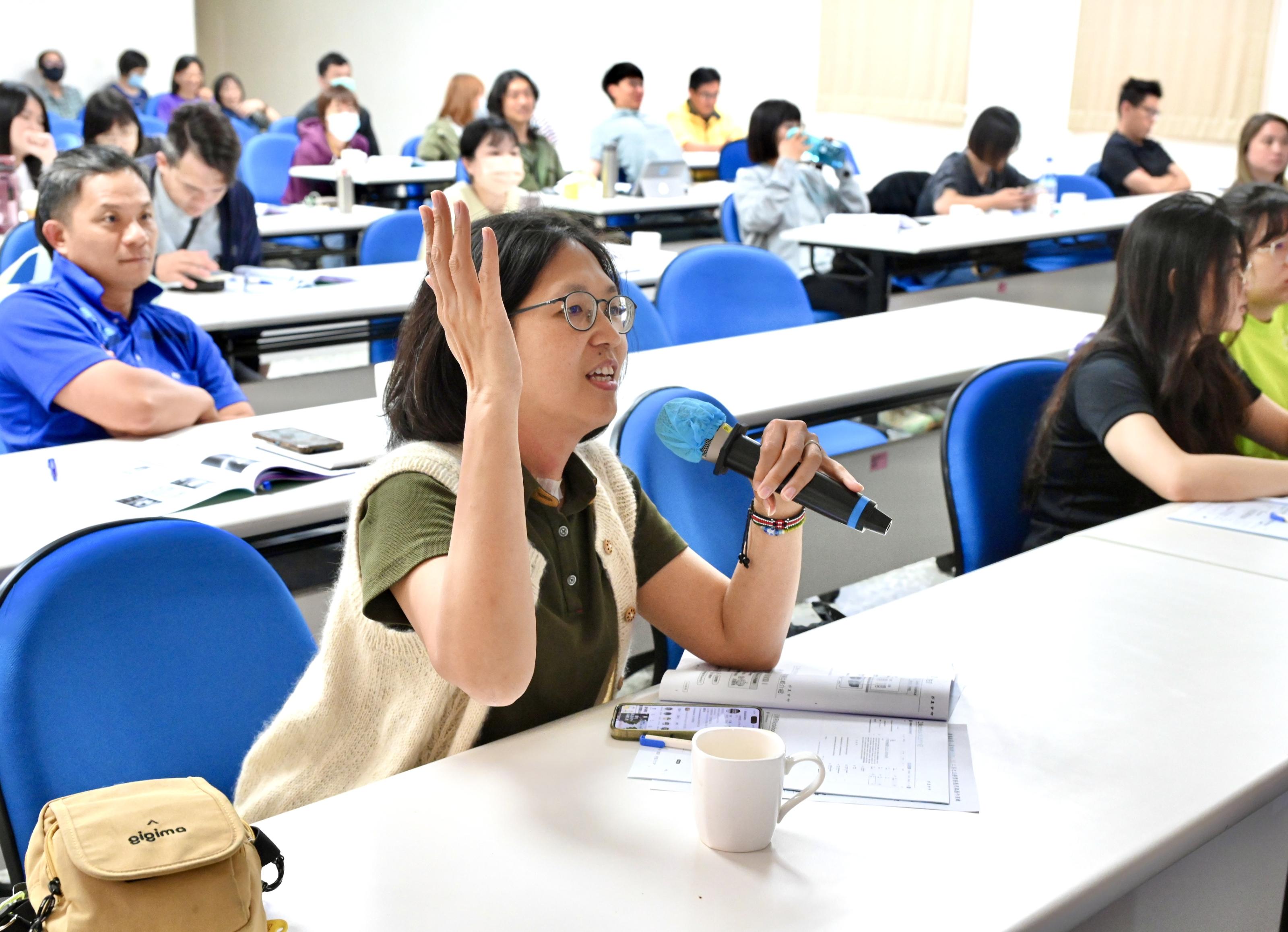學員踴躍發問並於課堂與講師交流討論