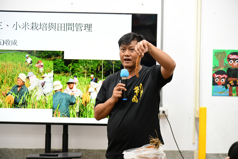 青農林建中講師分享部落小米傳統農耕文化