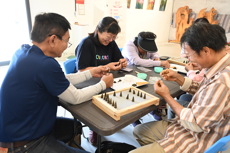 香草產品-黃荊線香實作情形