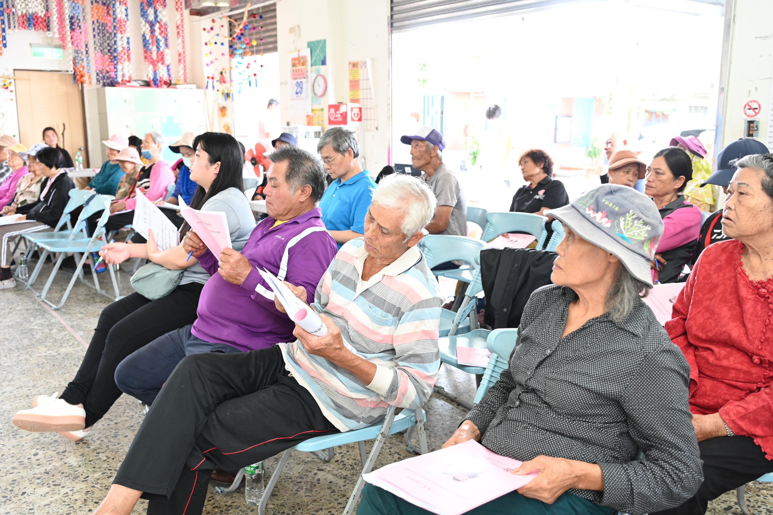 參訓農友認真聽講情形