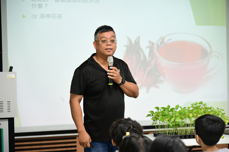 青農呂宏文講師介紹洛神葵栽培知識