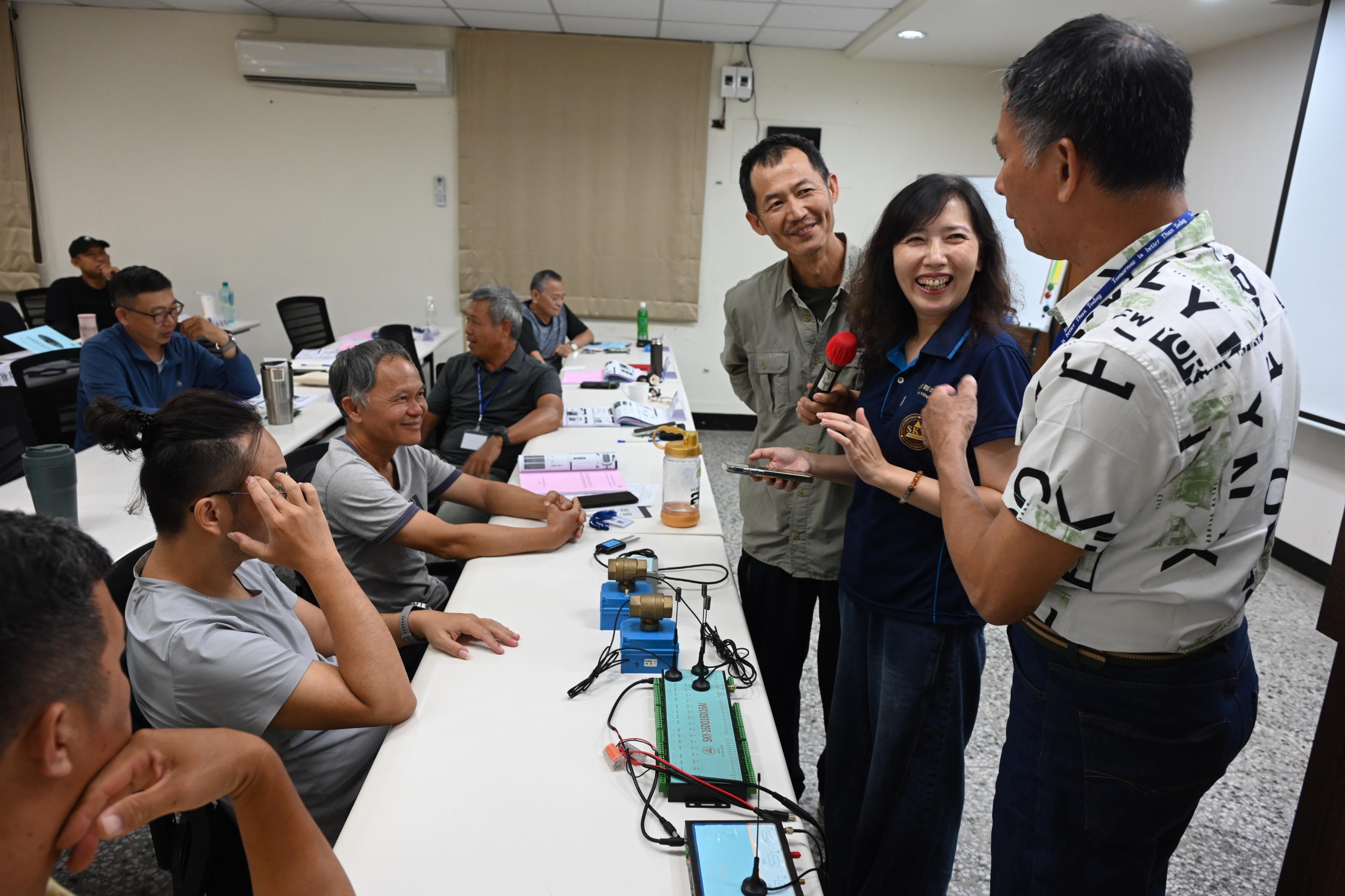 講師介紹數位工具之應用及案例分享