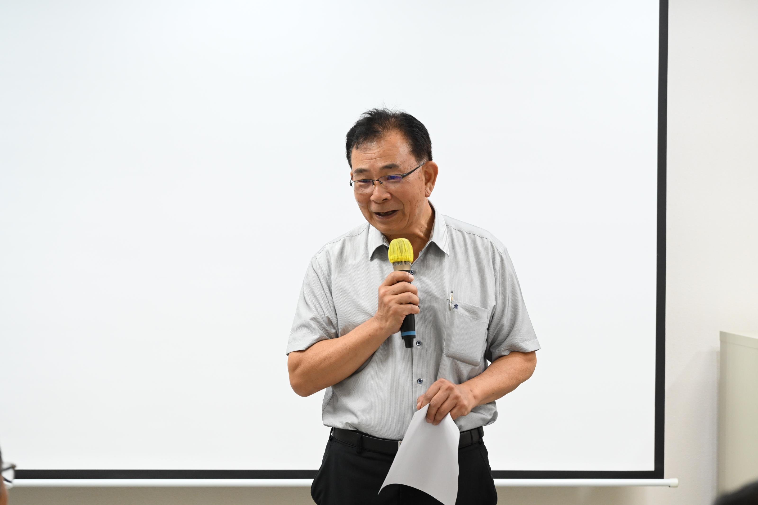 臺東農改場陳信言場長開訓時鼓勵學員積極學習
