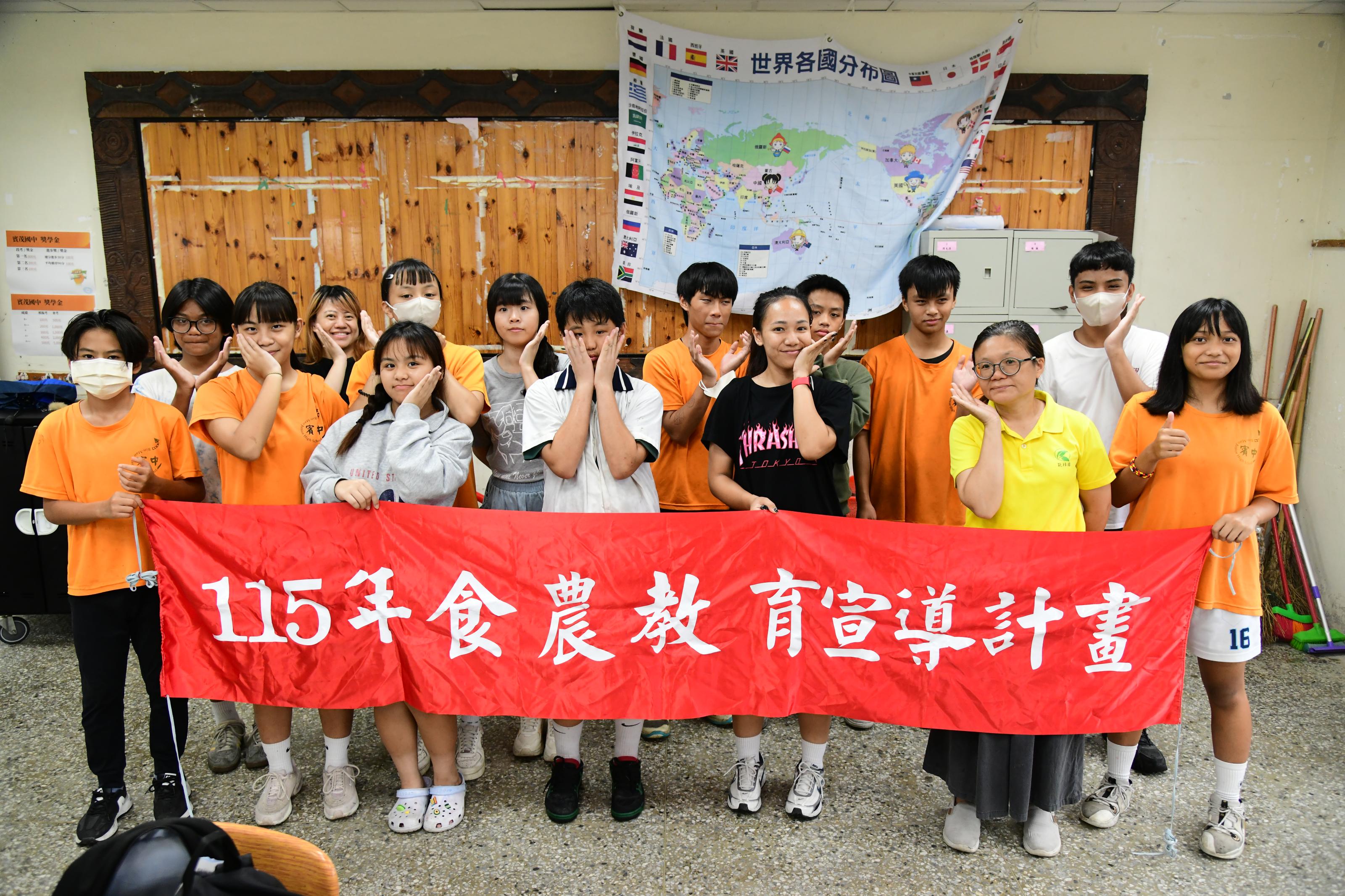 賓茂國中全體師生參與大合照