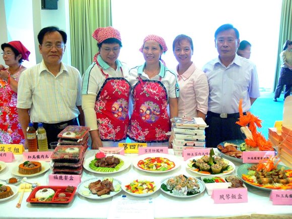 紅烏龍飯盒料理競賽夙琴合作的料理組合，推出的美食料理獲得冠軍。