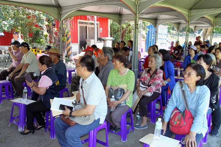 農民在觀摩會場認真聽課情形