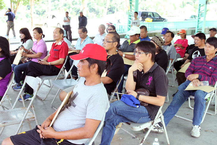 與會農友仔細聆聽講師授課情形 與會農友仔細聆聽講師授課情形