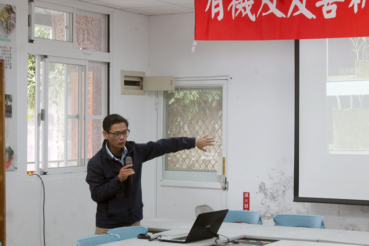 林駿奇助理研究員說明有機病蟲害防治技術