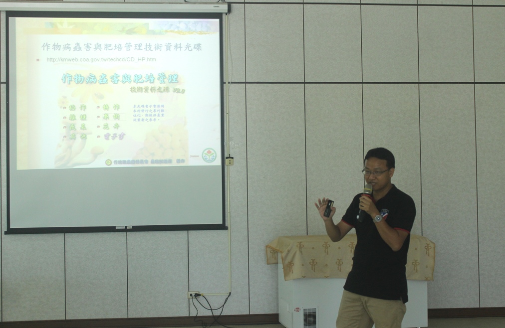 王誌偉助理研究員說明有機病蟲害防治技術