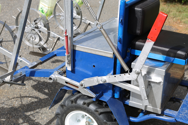 播種部省力抬升手把裝置 播種部省力抬升手把裝置
