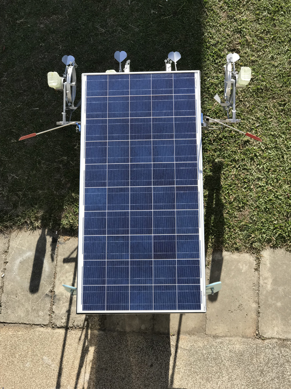 車頂配置高功率單晶矽太陽能板,在良好的天候狀況下,約4~4.5小時發電量可提供種植面積0.5公頃 車頂配置高功率單晶矽太陽能板,在良好的天候狀況下,約4~4.5小時發電量可提供種植面積0.5公頃