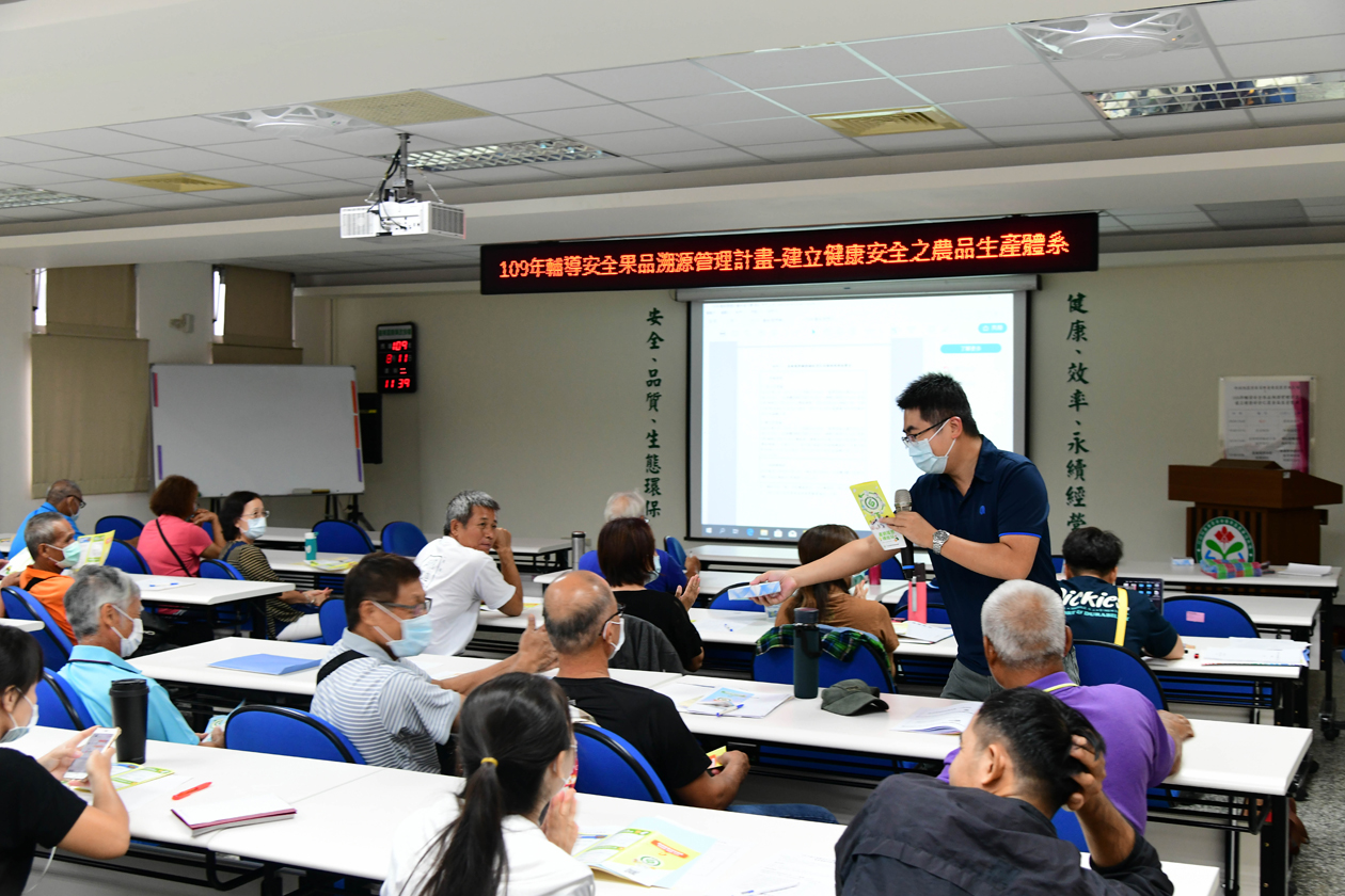 農糧署東區分署臺東辦事處郭益成課員授課情形
