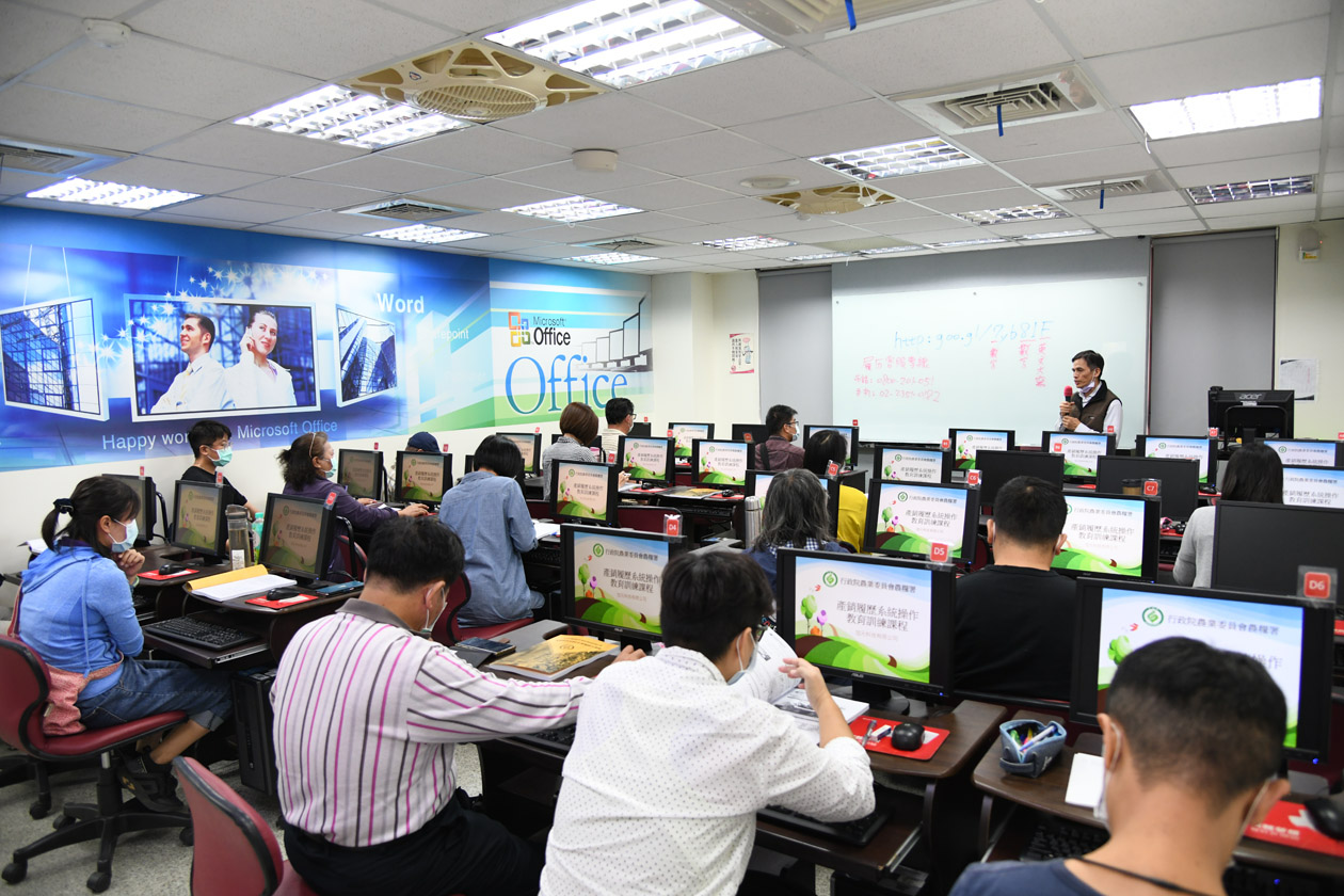 加元科技有限公司吳總經理宏基教授產銷履歷資訊系統操作