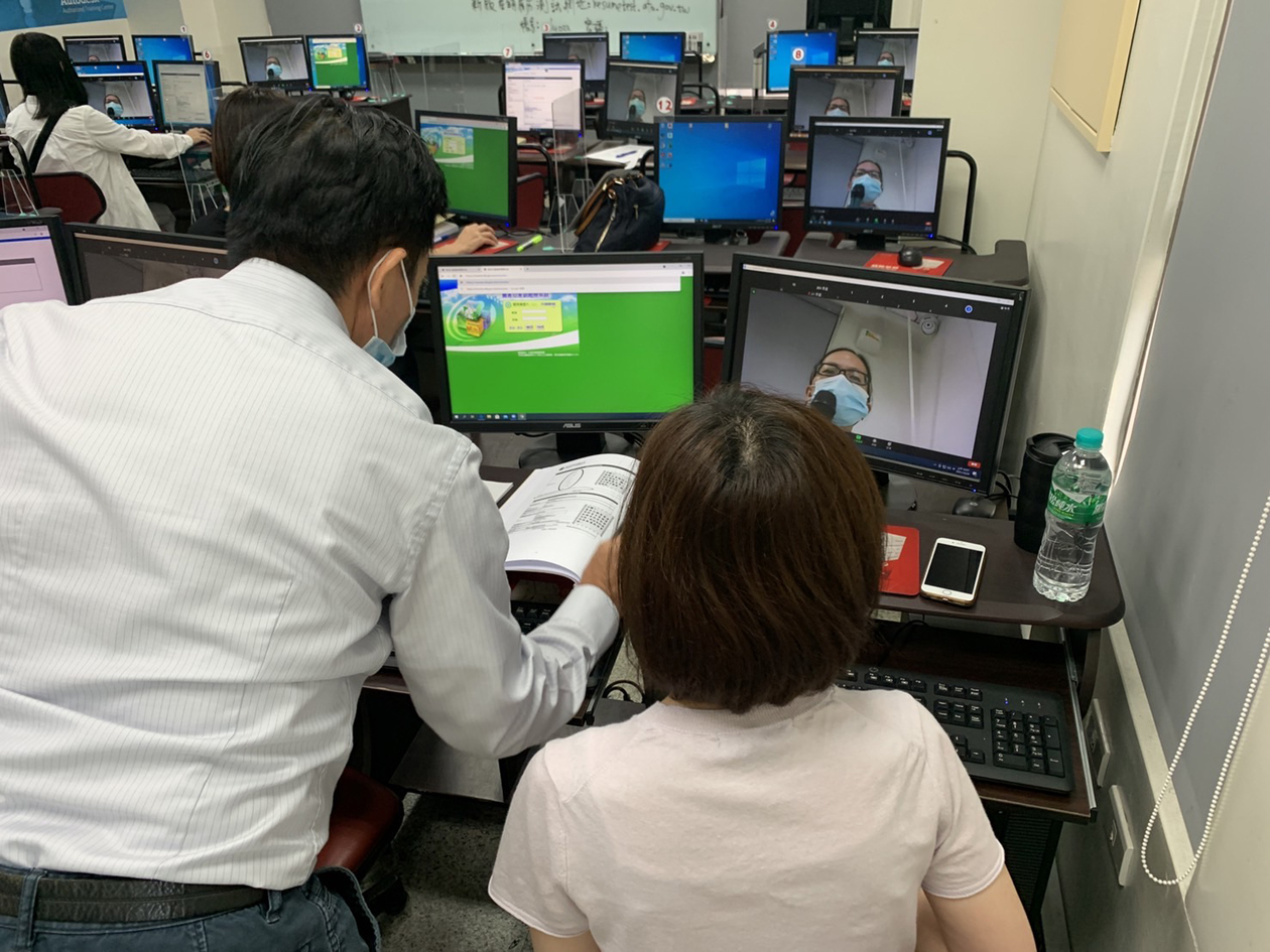 講師指導學員實際操作產銷履歷資訊系統 講師指導學員實際操作產銷履歷資訊系統