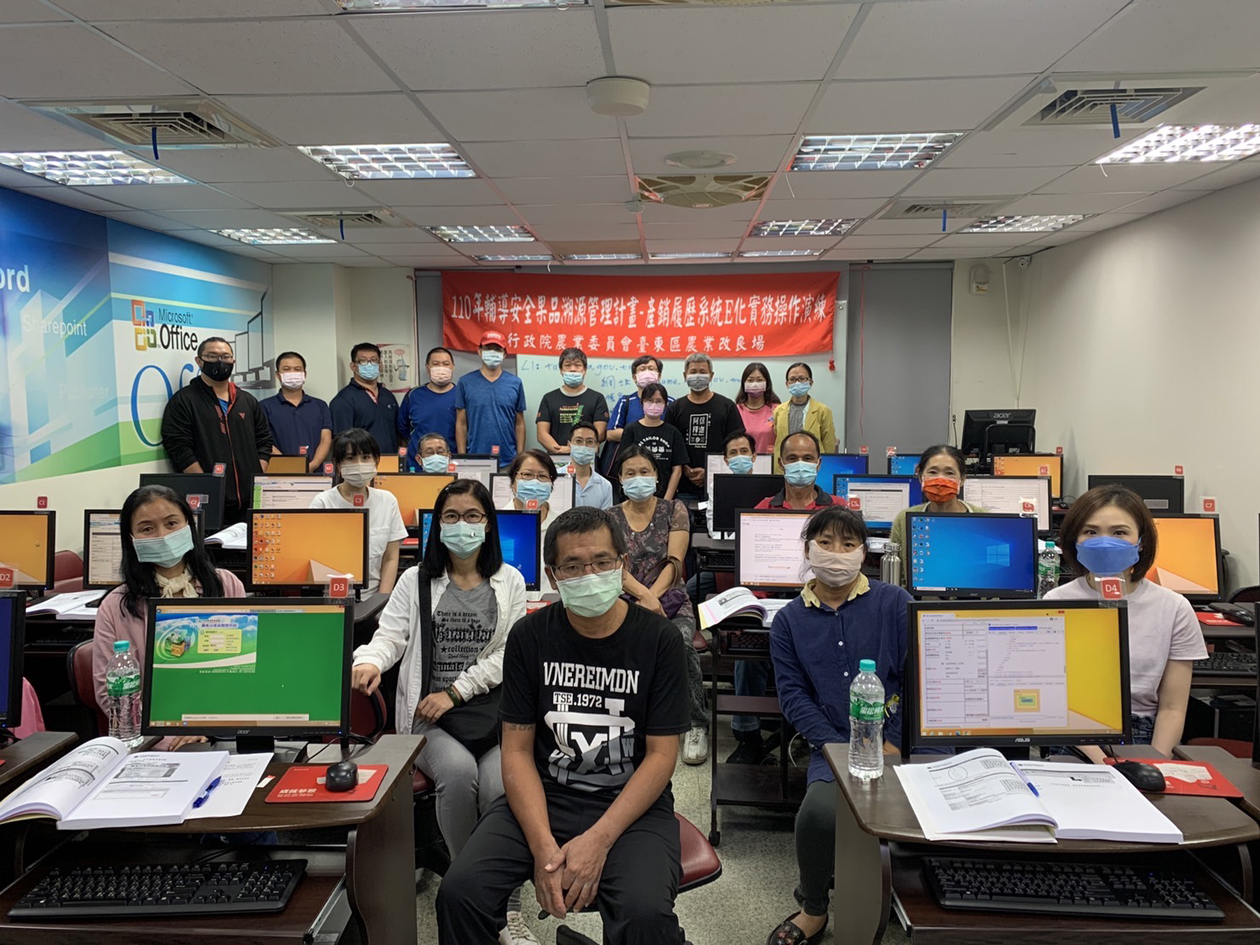 學員與講師合影 學員與講師合影