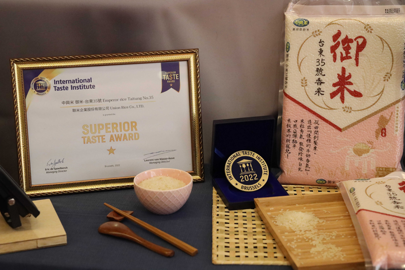 圖3、臺東35號商品「御米」榮獲國際風味評鑑所風味絕佳獎章一星獎肯定