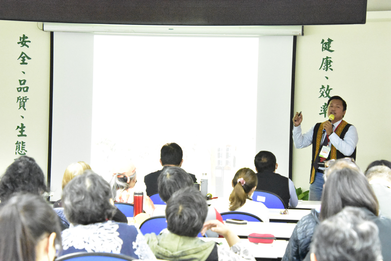 圖4.有限責任布拉谷果菜生產合作社溫源田經理分享部落經驗 圖4.有限責任布拉谷果菜生產合作社溫源田經理分享部落經驗