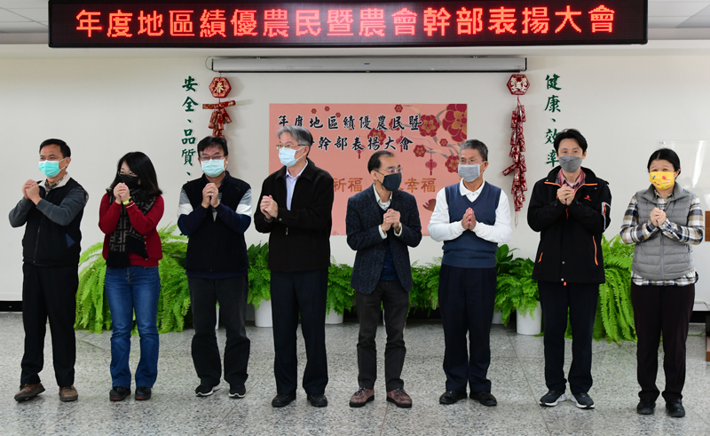 盧副場長率場內主管向與會來賓拜年