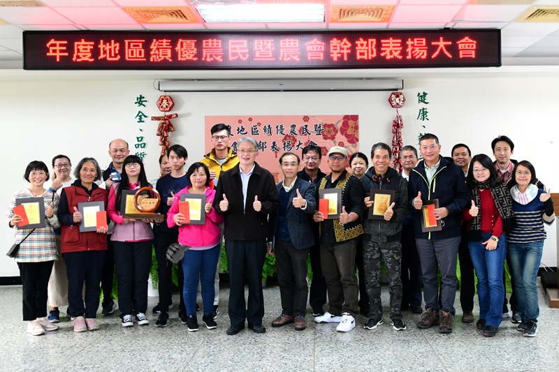 全體受表揚人員合影留念