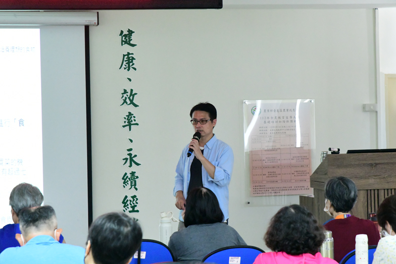 桃園農改場戴介三助理研究員講述「飲食生活與文化」課程