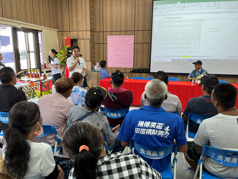 臺東農改場丁文彥科長祝福參加全國賽的農友再創佳績