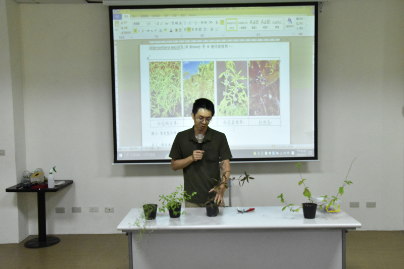 陳敬文助理研究員分享保健作物種原保存及繁殖技術