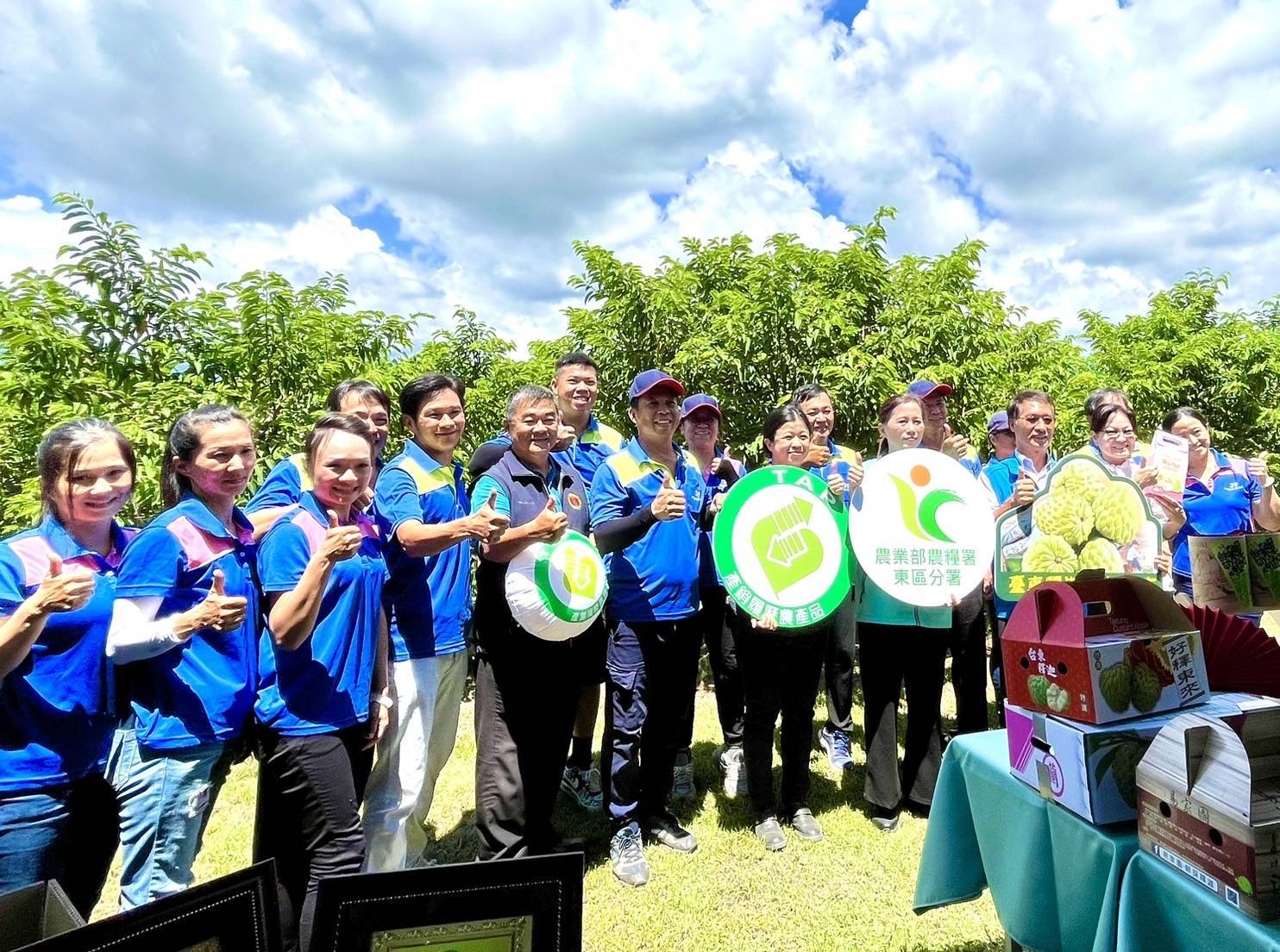 圖二、謝宗憲帶動產銷班投入產銷履歷驗證
