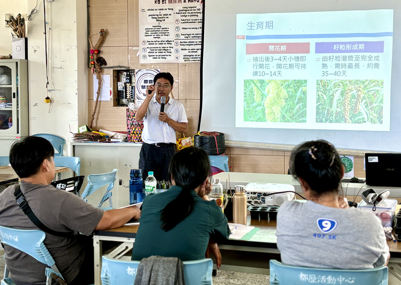 張助理研究員芳魁講授小米栽培管理技術