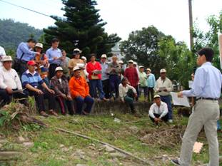 於關山鎮辦理水蜜桃合理化施肥觀摩會情形