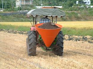 推廣施用國產優良堆肥增進土壤地力