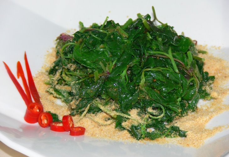 紅藜涼拌系列：佐花生粉