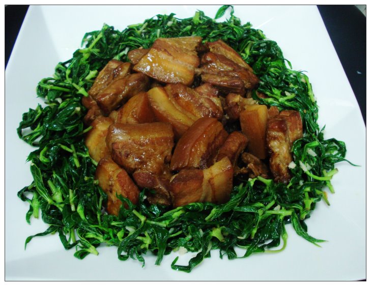 晶鑽豬扣肉(盤飾：糯米團)