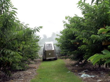 保護罩自走式鼓風噴霧車