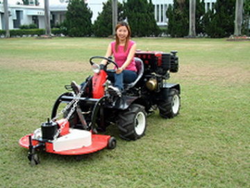 四輪傳動割草機